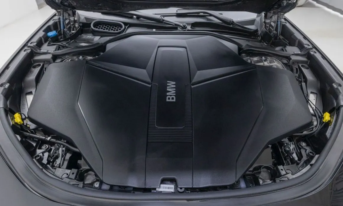 BMW i7 — фото 9