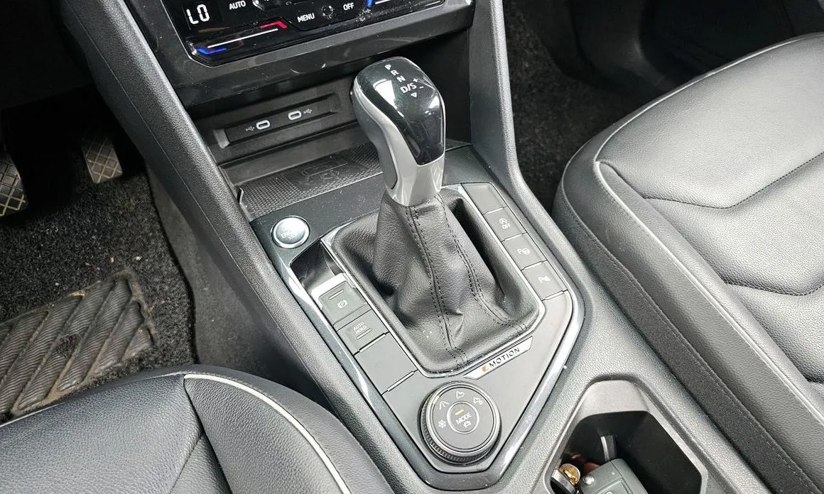 Volkswagen Tiguan — фото 9