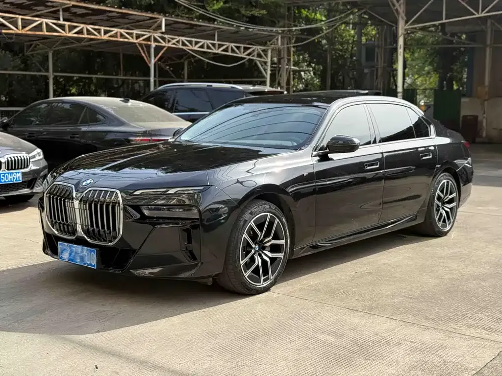 BMW 7 Series — фото 1