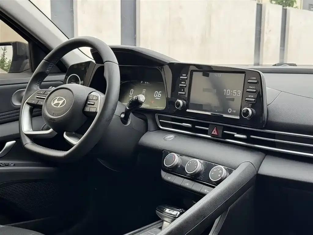 Hyundai Elantra — фото 3