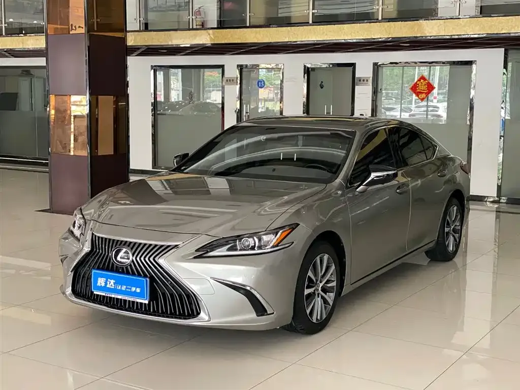Lexus ES — фото 1