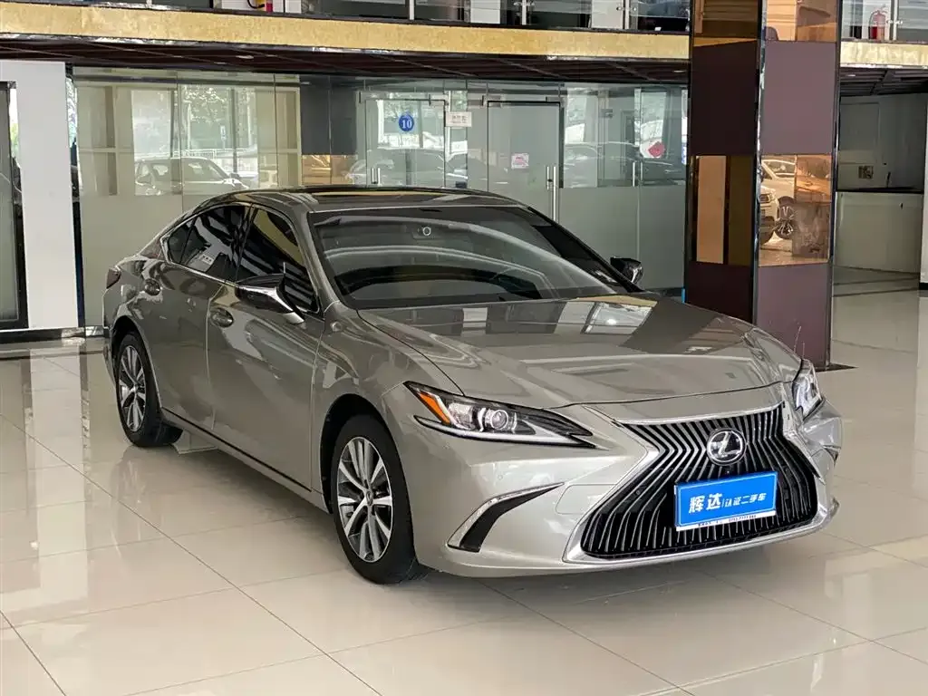 Lexus ES — фото 10