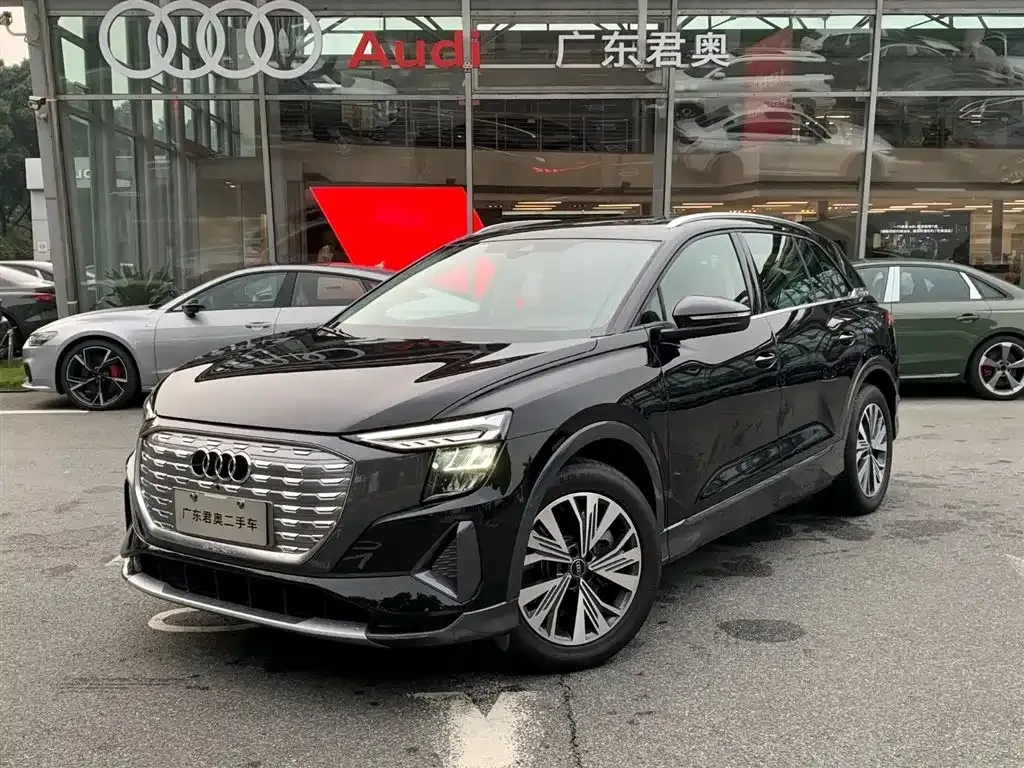 Audi Q5 e-tron — фото 1