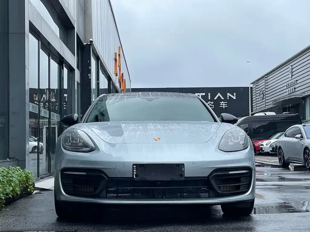 Porsche Panamera — фото 1