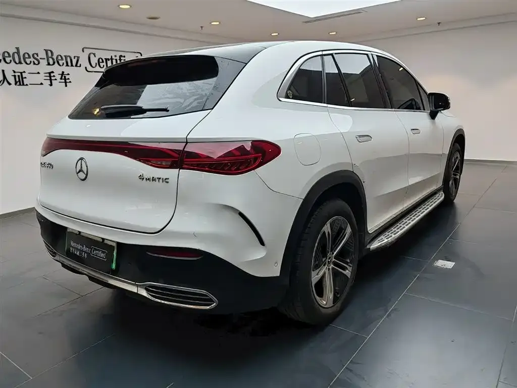 Mercedes-Benz EQE SUV — фото 9