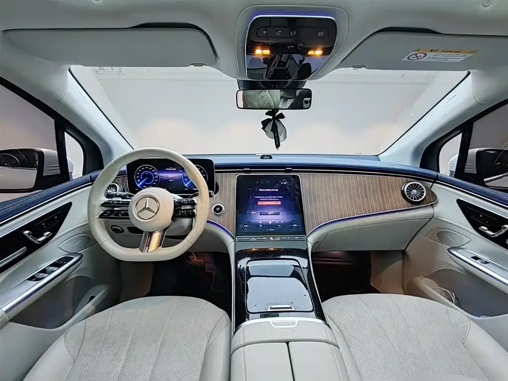 Mercedes-Benz EQE SUV — фото 10