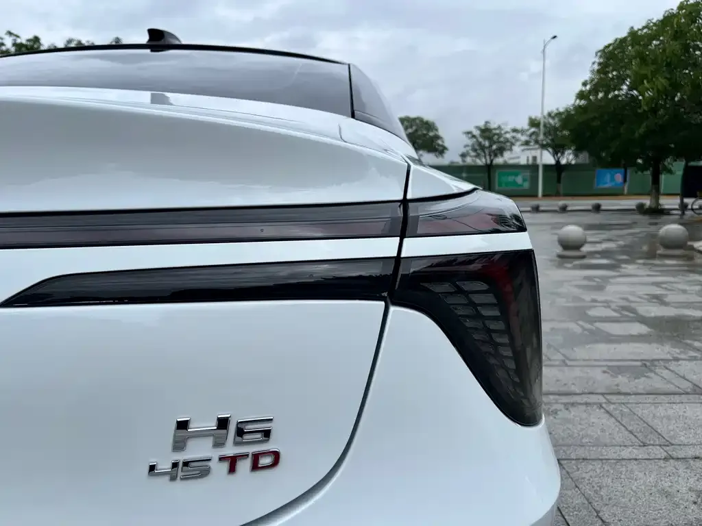Hongqi H6 — фото 3