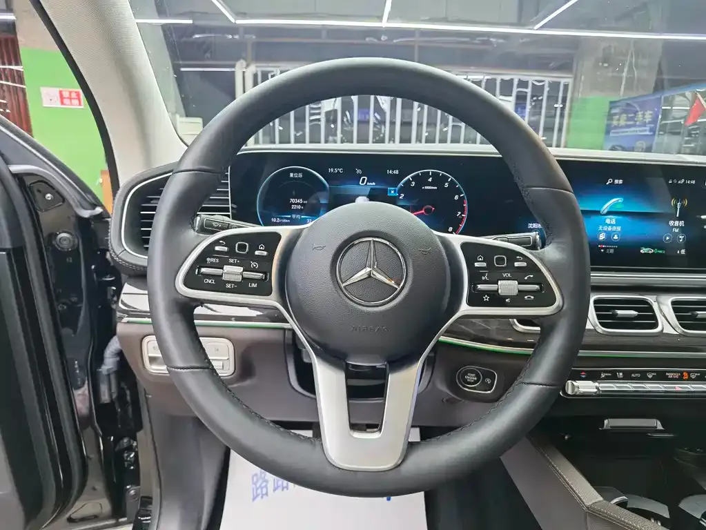Mercedes-Benz GLE — фото 10
