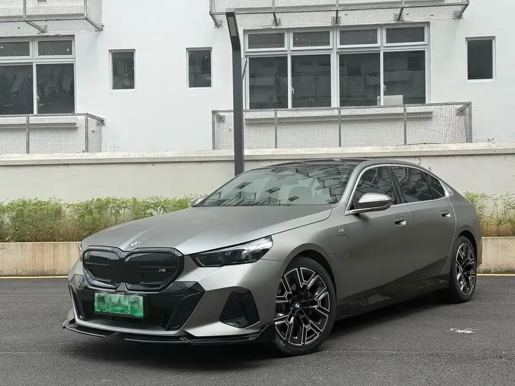 BMW i5 — фото 1