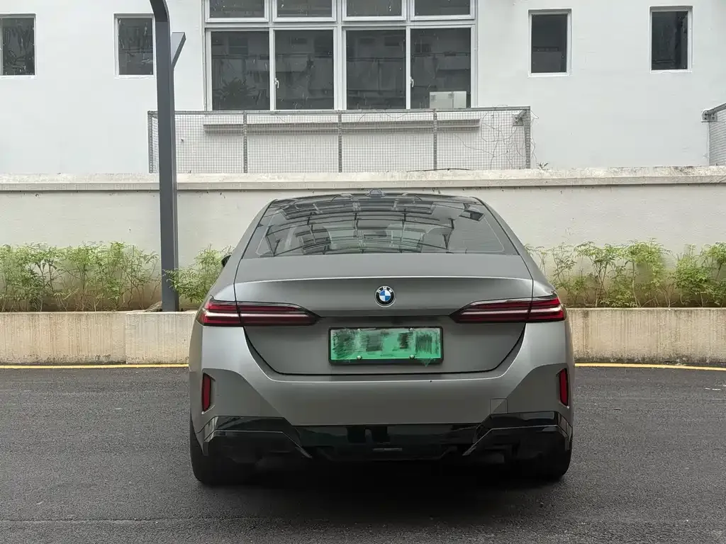 BMW i5 — фото 10