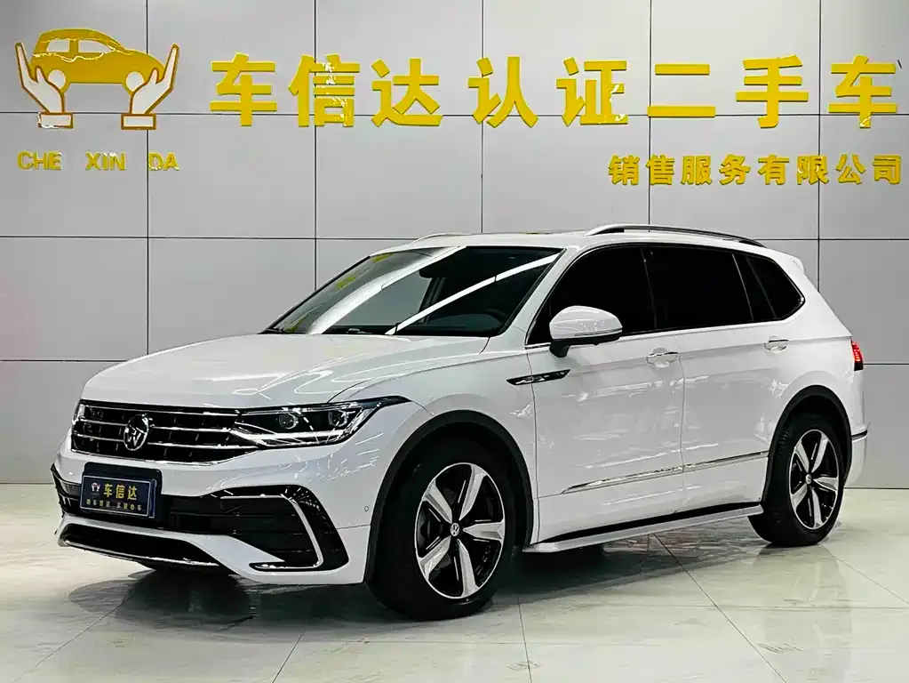 Volkswagen Tiguan L — фото 1