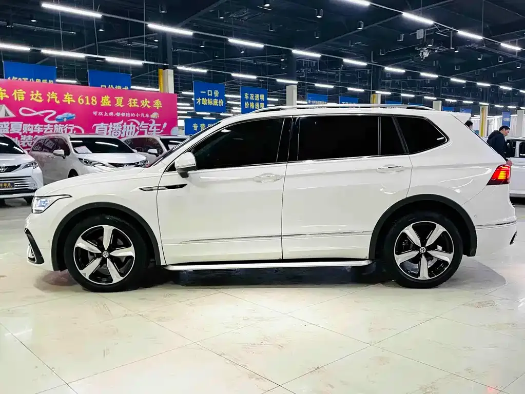 Volkswagen Tiguan L — фото 8