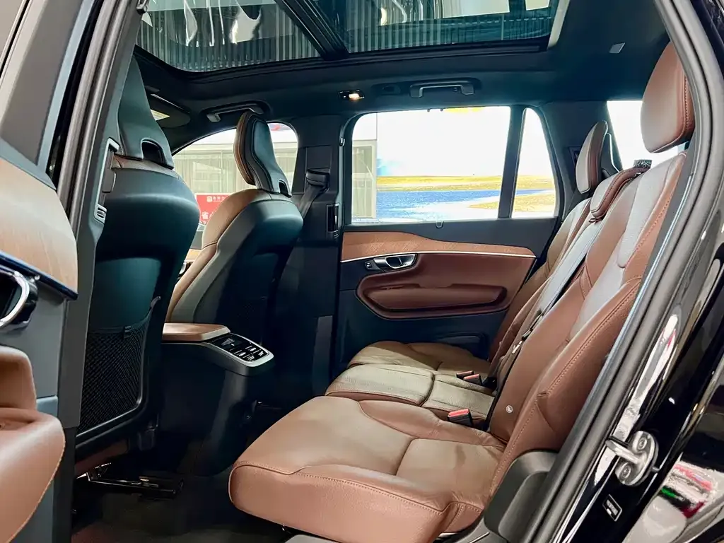 Volvo XC90 — фото 10