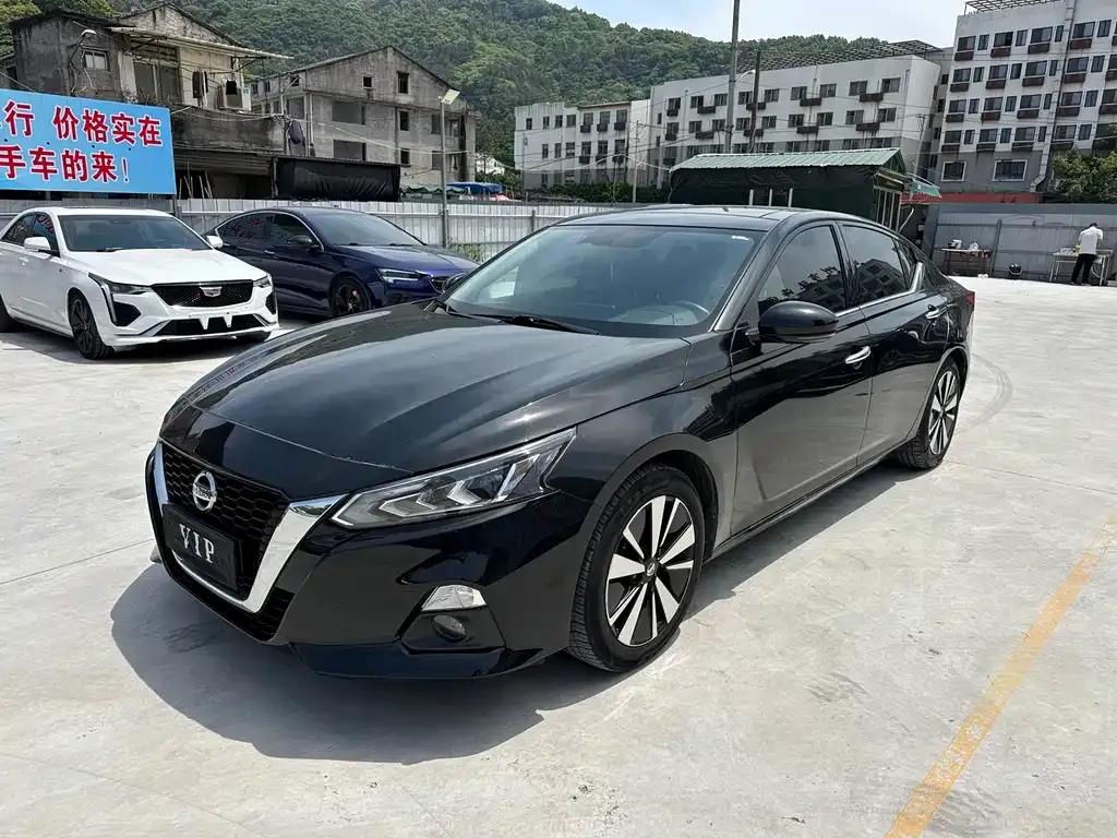 Nissan Teana — фото 1