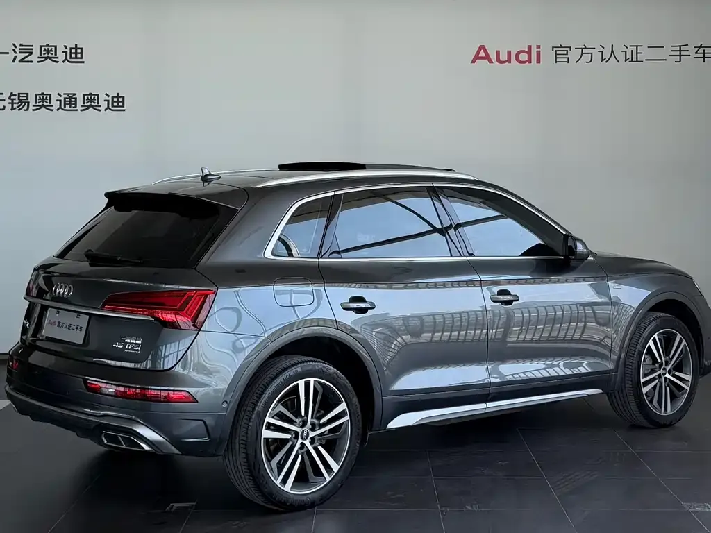 Audi Q5L — фото 10