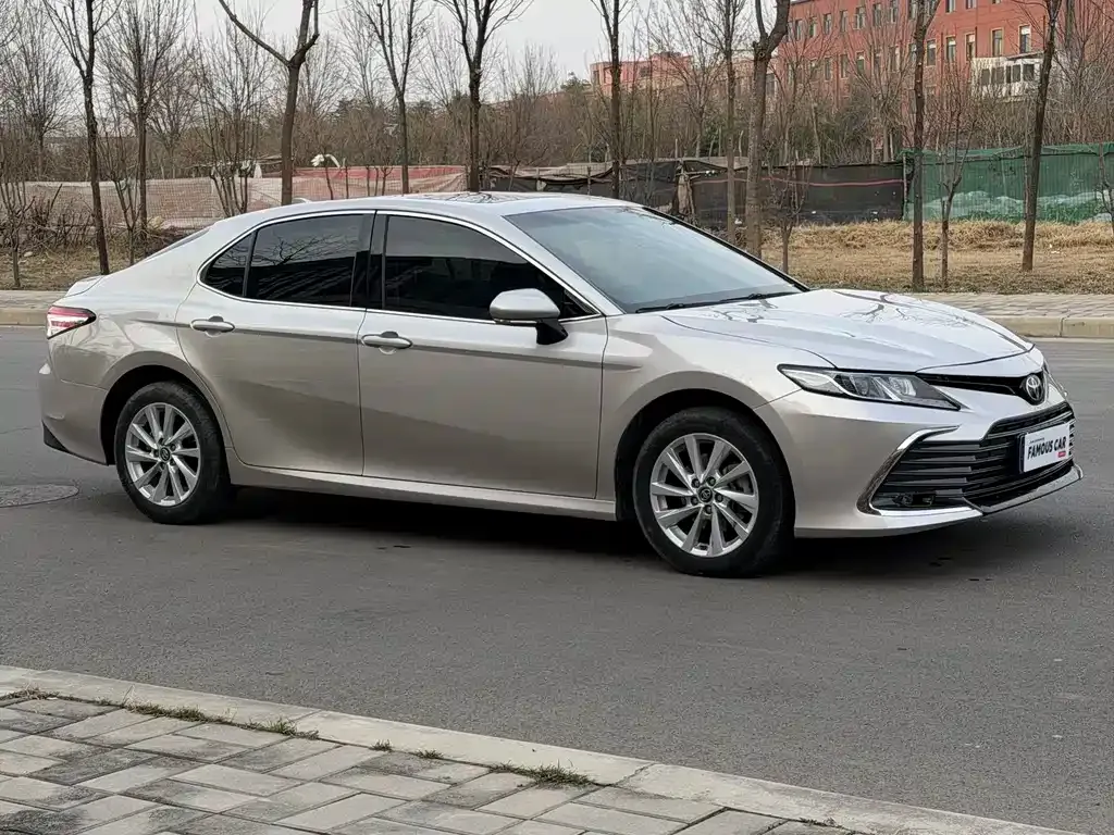 Toyota Camry — фото 10