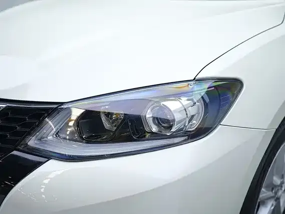 Nissan Tiida — фото 4