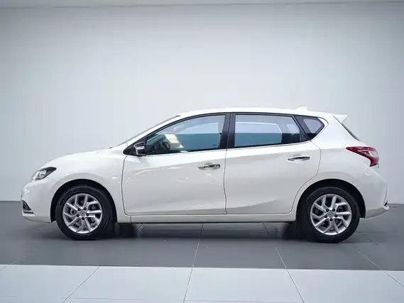 Nissan Tiida — фото 10