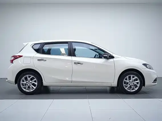 Nissan Tiida — фото 2