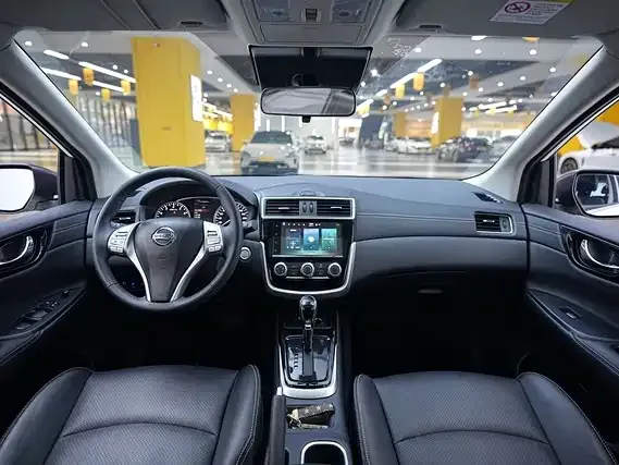Nissan Tiida — фото 3