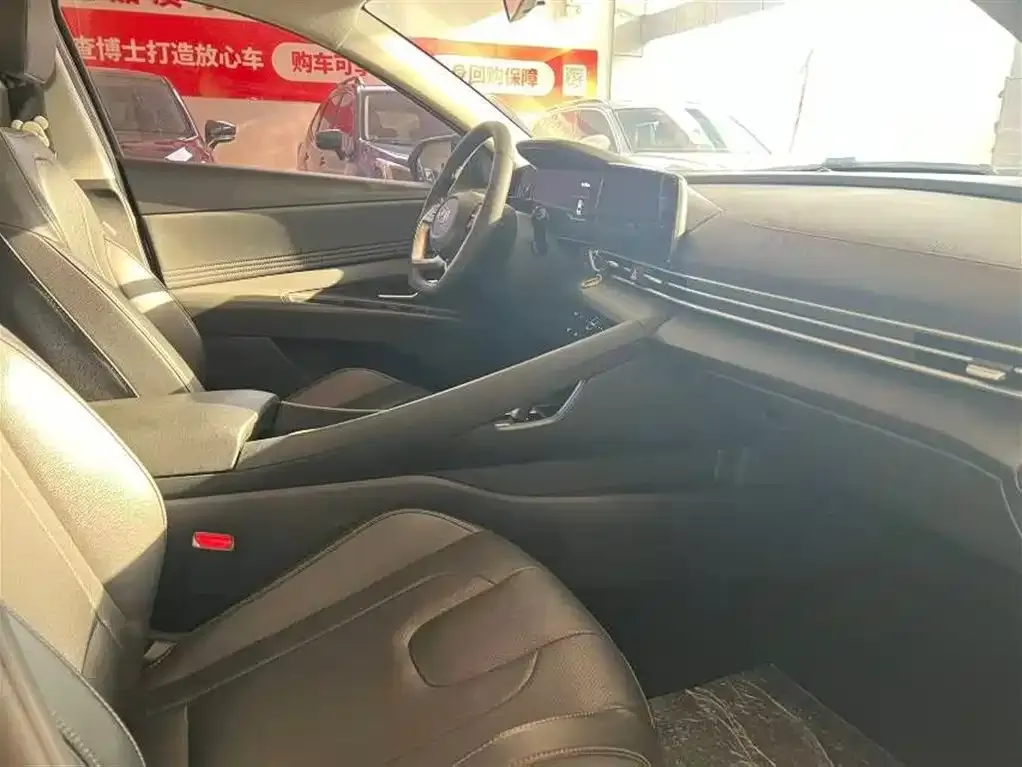 Hyundai Elantra — фото 2
