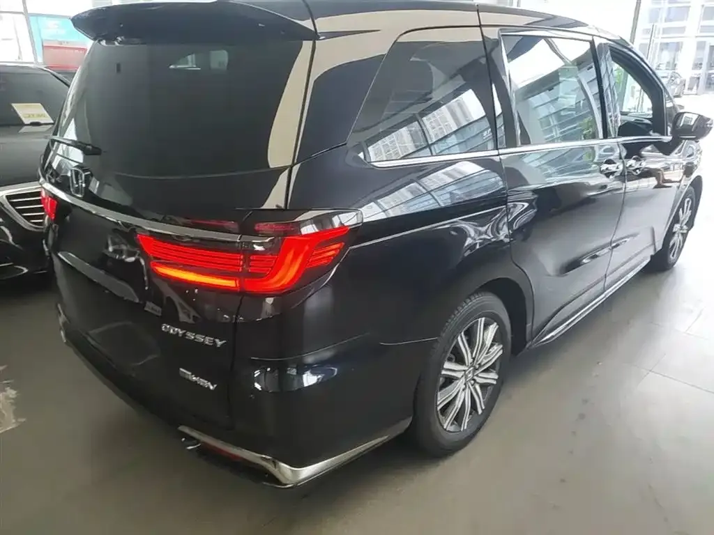 Honda Odyssey — фото 10