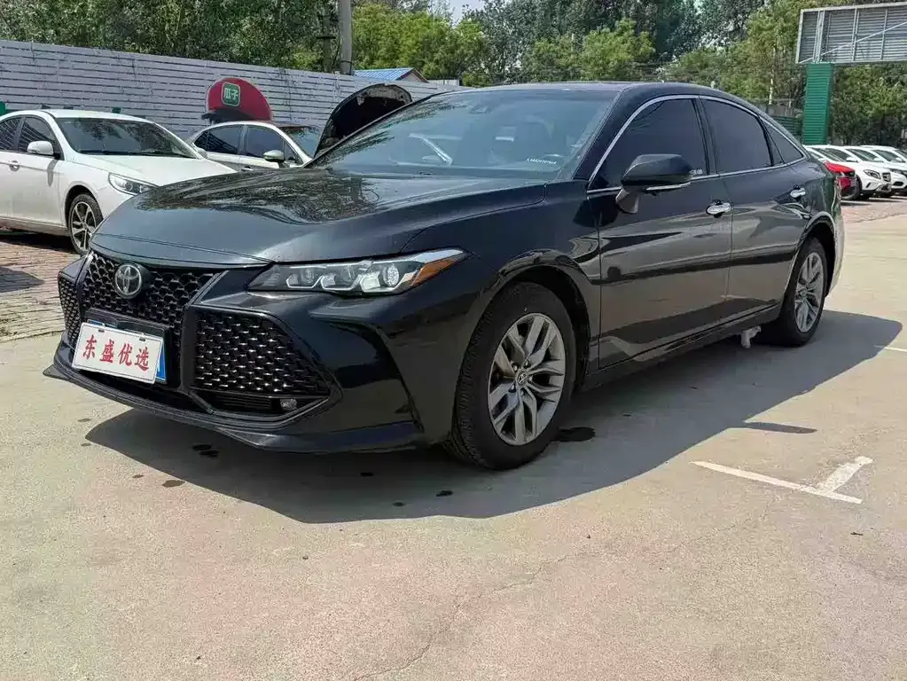 Toyota Avalon — фото 1