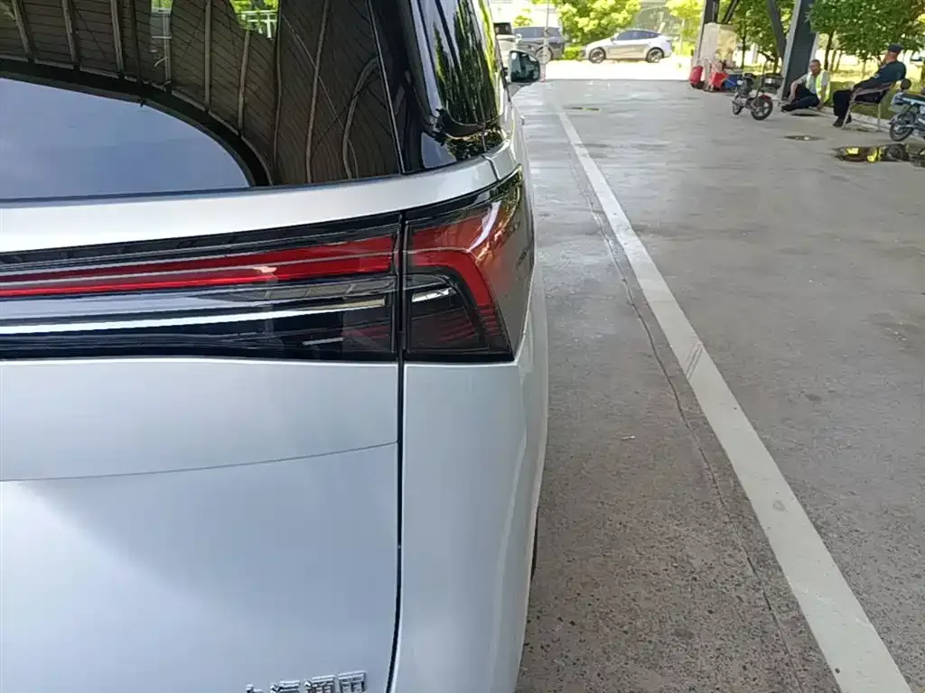 Buick GL8 Hybrid — фото 10
