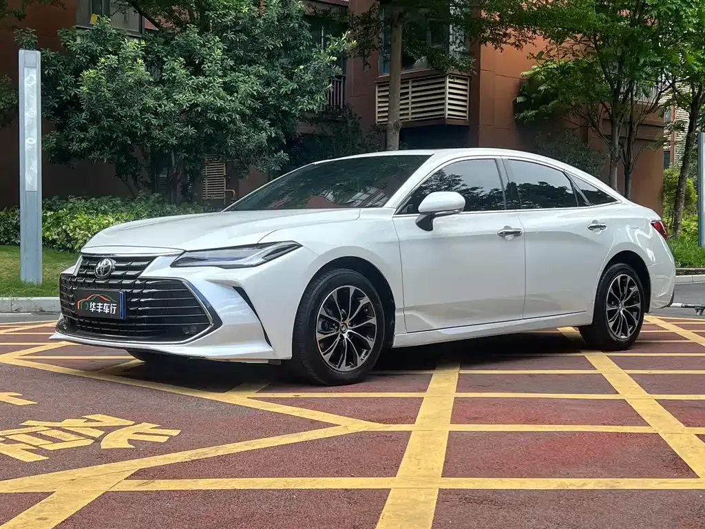 Toyota Avalon — фото 1