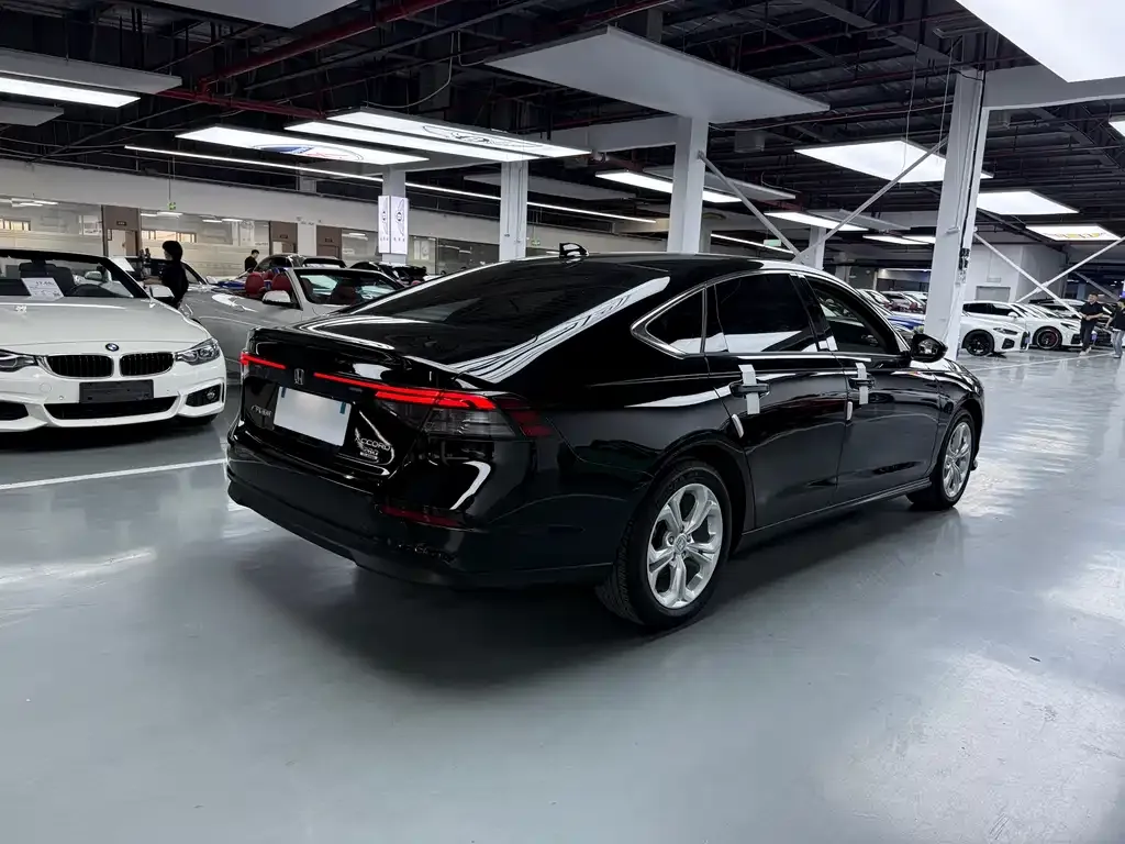 Honda Accord — фото 8