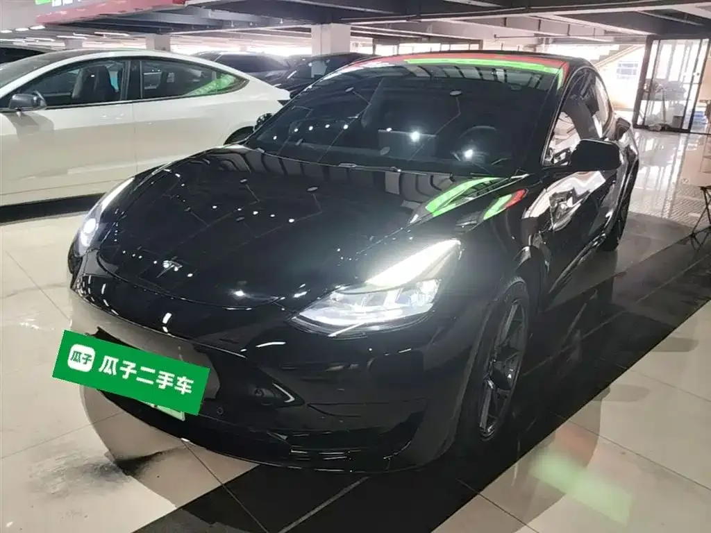 Tesla Model 3 — фото 1