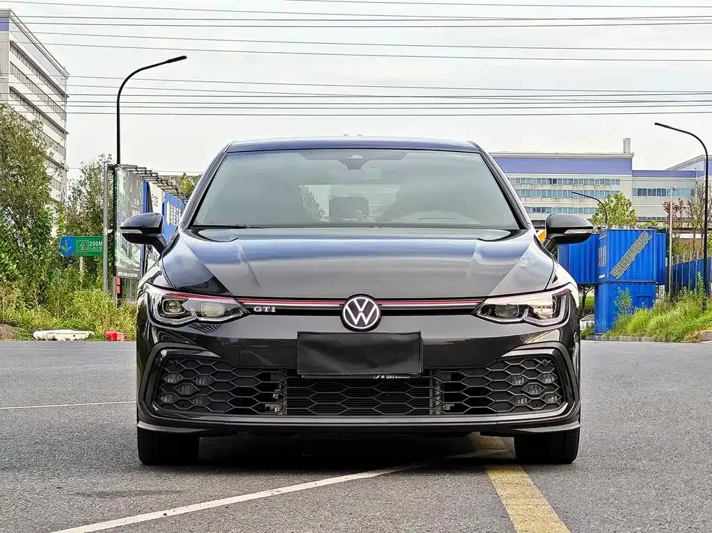 Volkswagen Golf GTI — фото 1