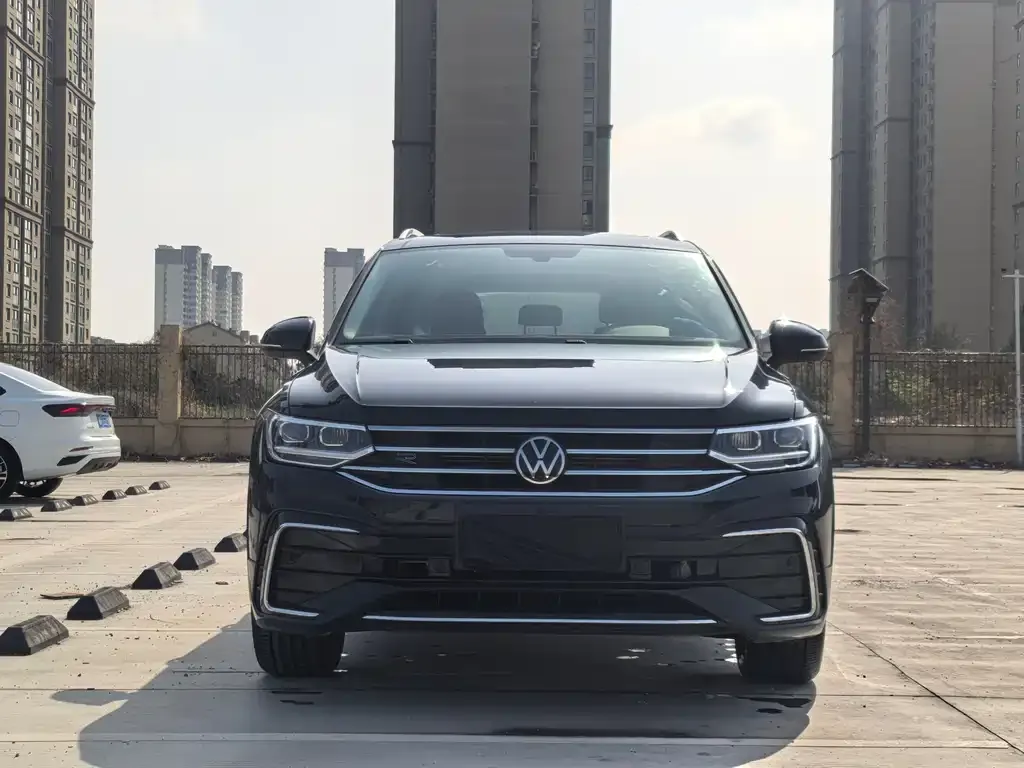 Volkswagen Tiguan L — фото 3