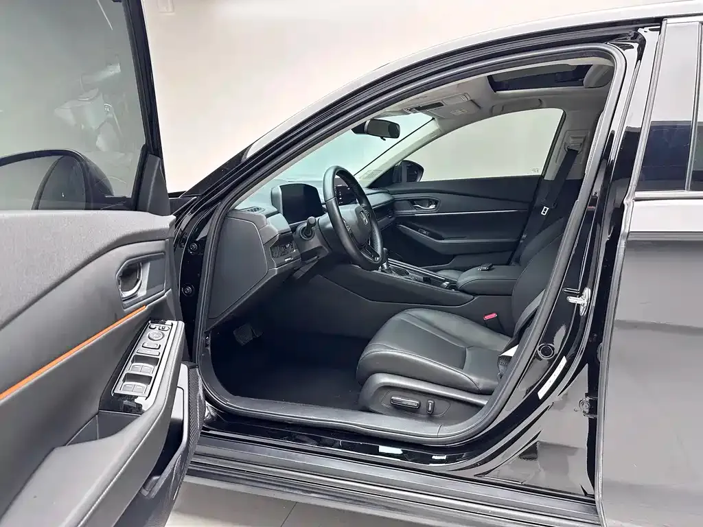 Honda Accord — фото 10