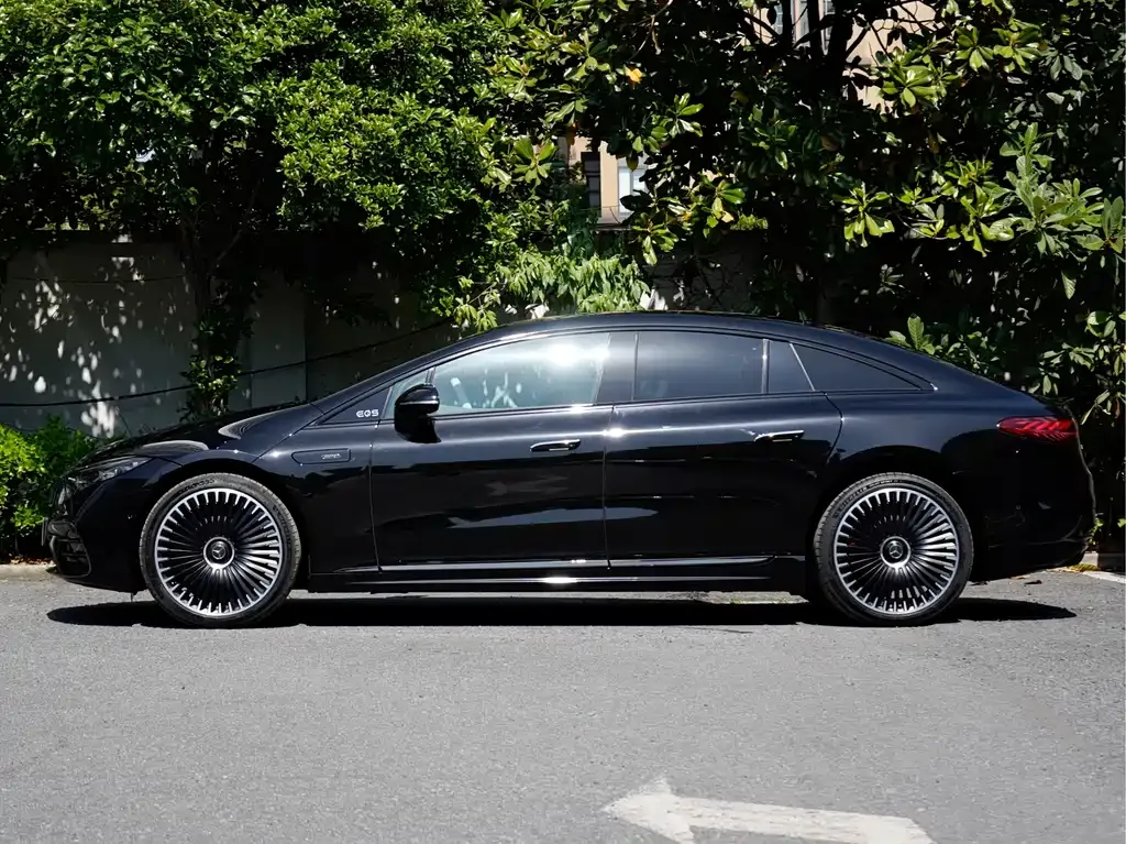 Mercedes-Benz EQS AMG — фото 10