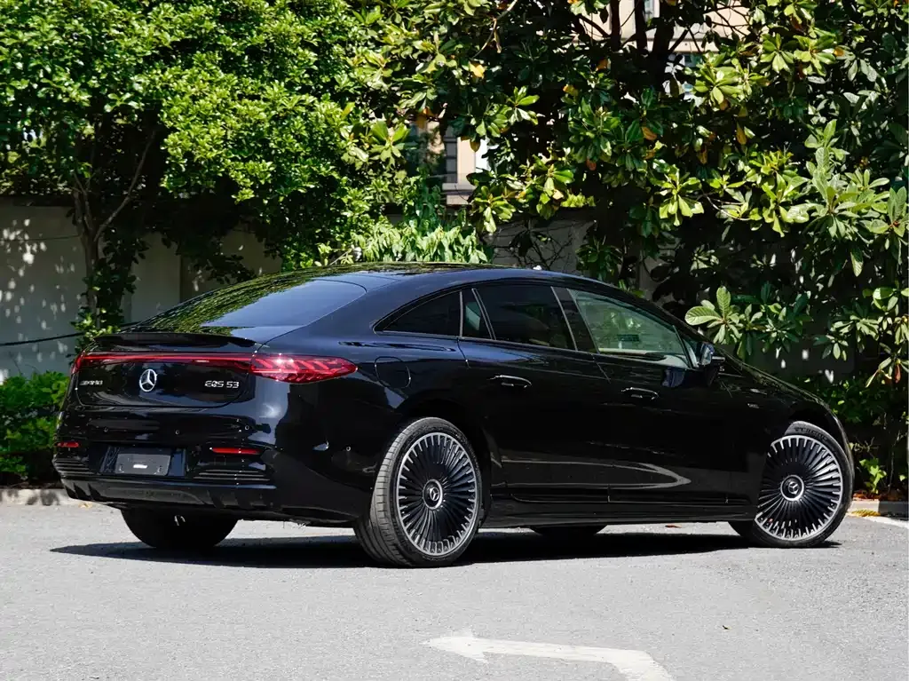 Mercedes-Benz EQS AMG — фото 9