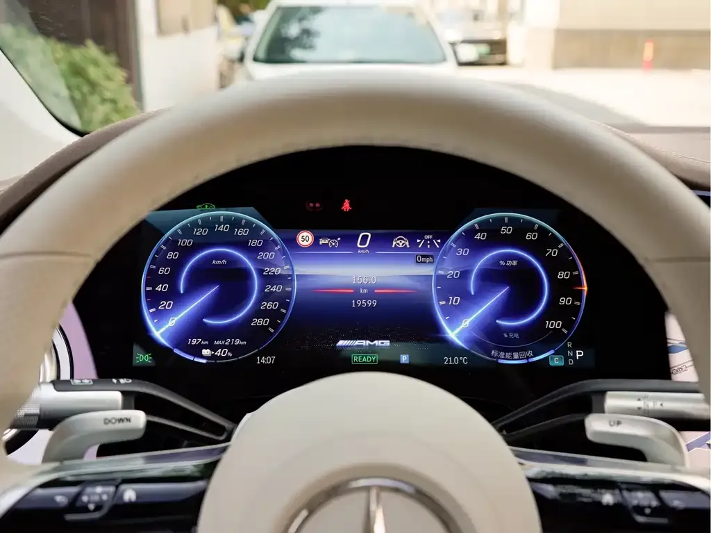 Mercedes-Benz EQS AMG — фото 7