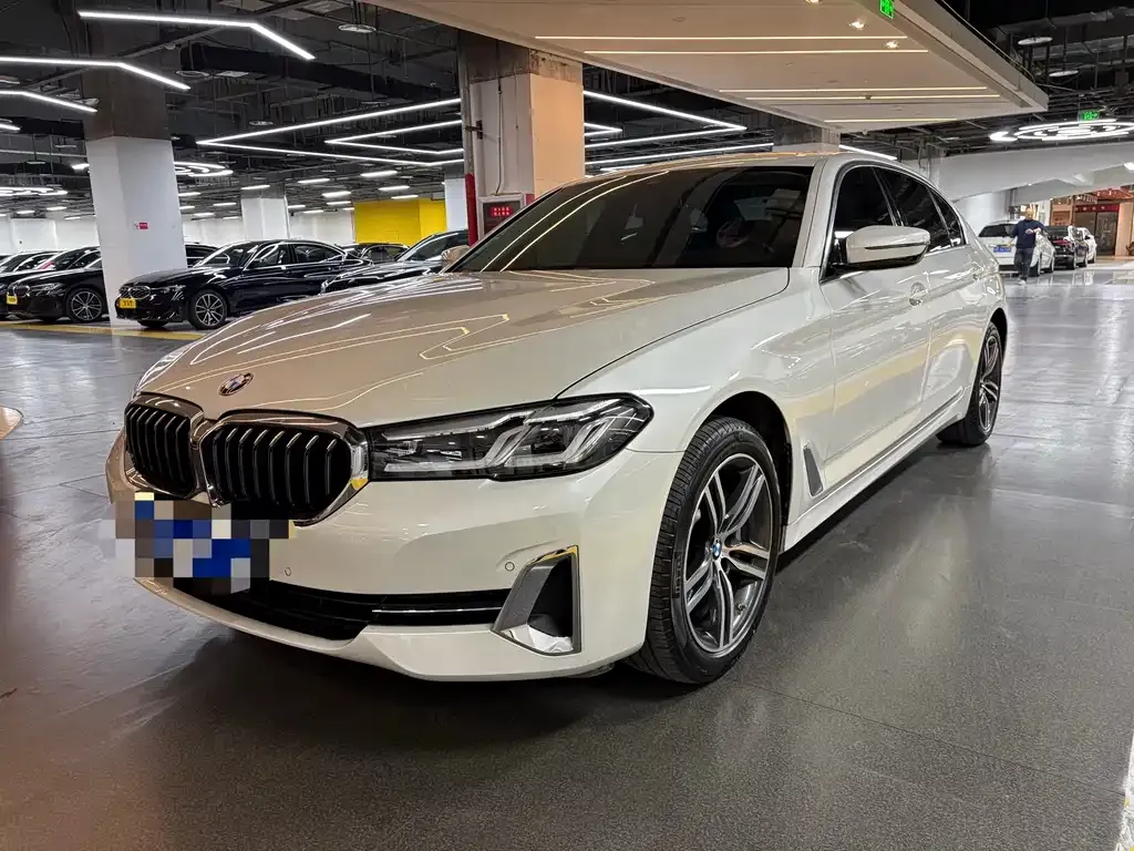 BMW 5 Series — фото 1