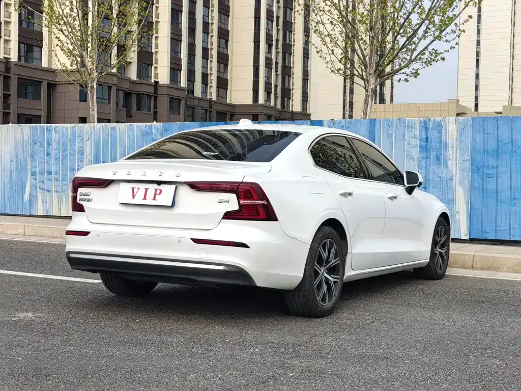 Volvo S60 — фото 8