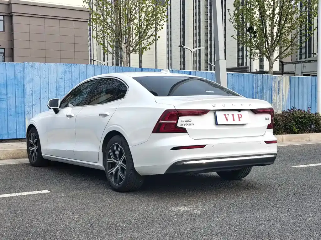 Volvo S60 — фото 9