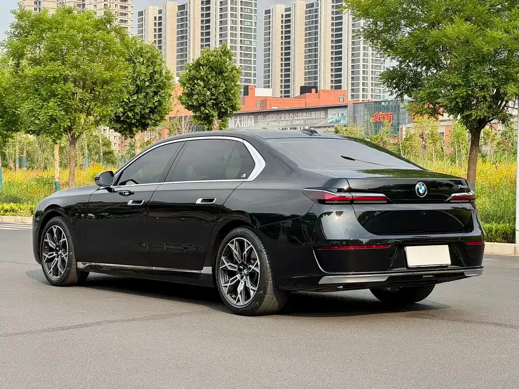 BMW 7 Series — фото 10