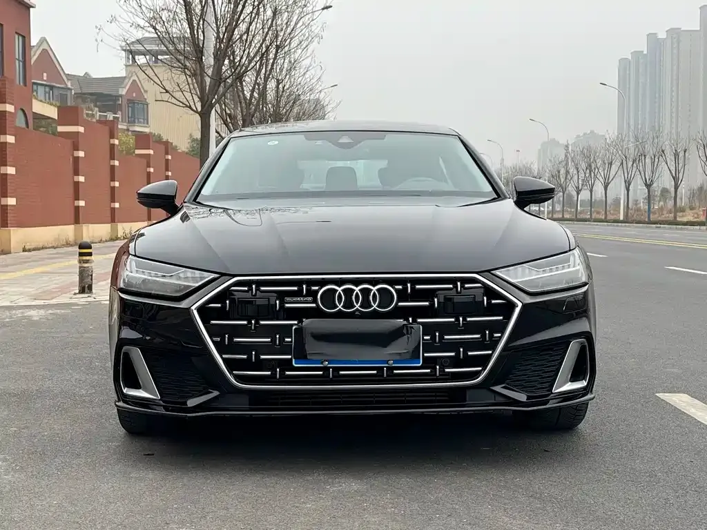 Audi A7L — фото 1