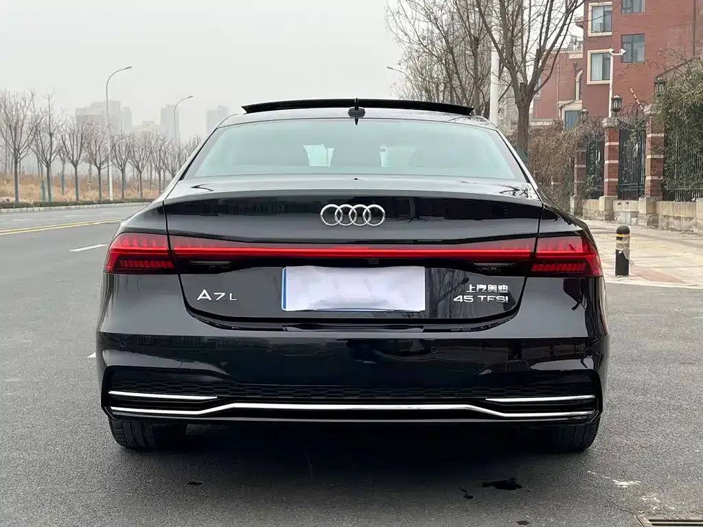 Audi A7L — фото 10