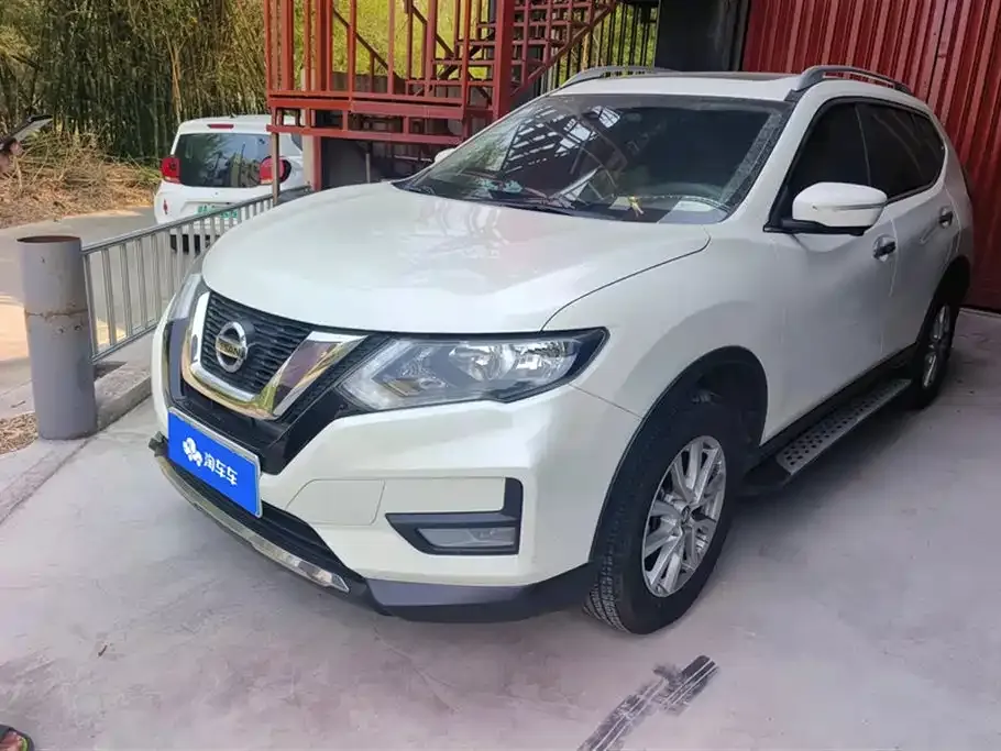 Nissan X-Trail — фото 1