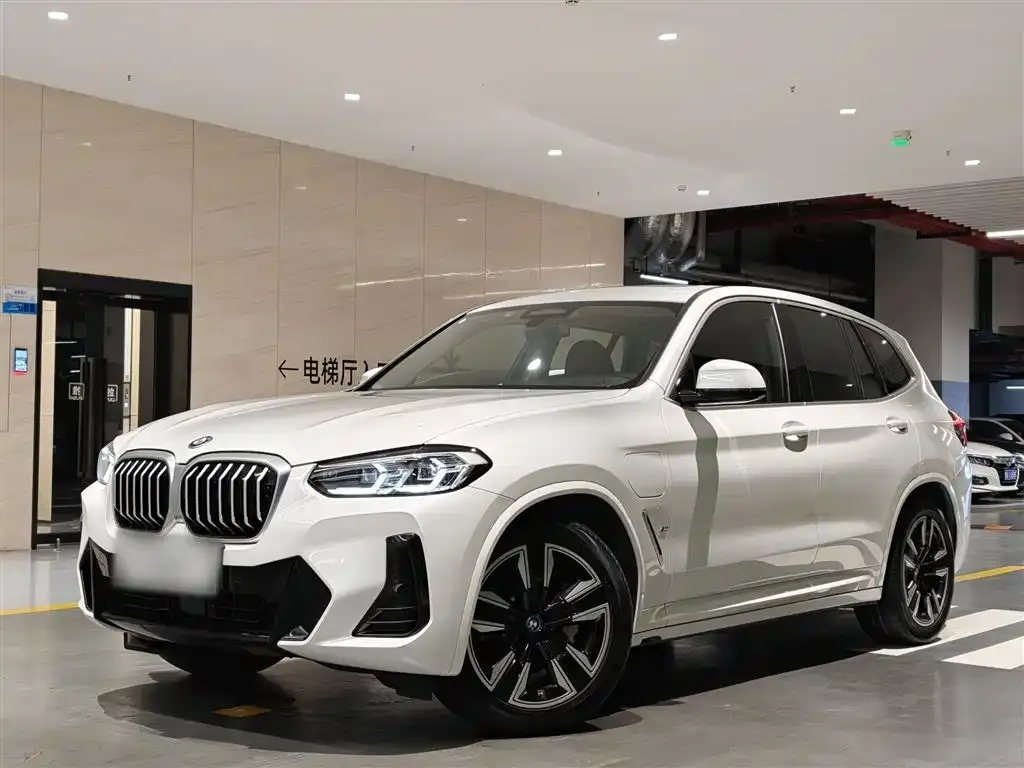 BMW iX3 — фото 8