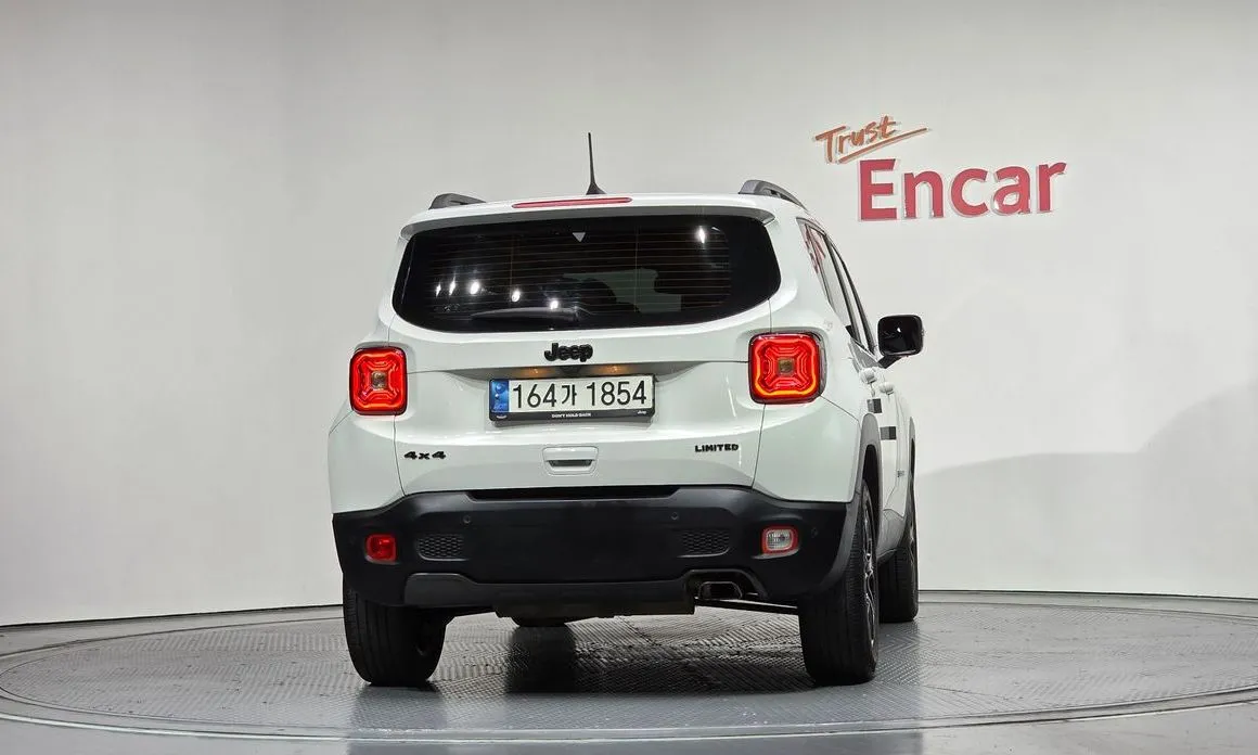 Jeep Renegade — фото 3