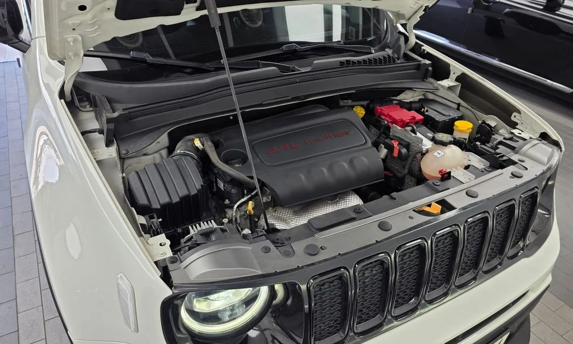 Jeep Renegade — фото 10