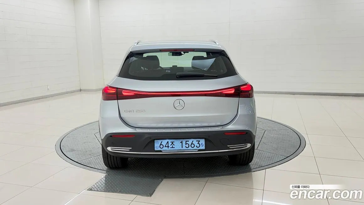 Mercedes-Benz EQA — фото 6