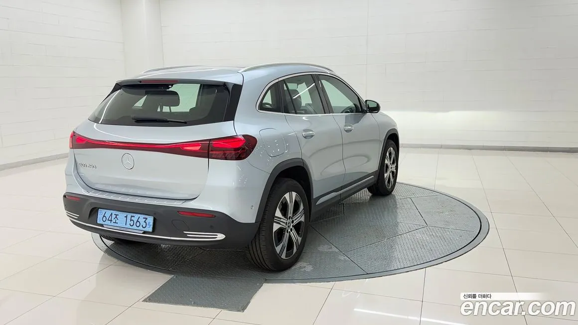 Mercedes-Benz EQA — фото 9