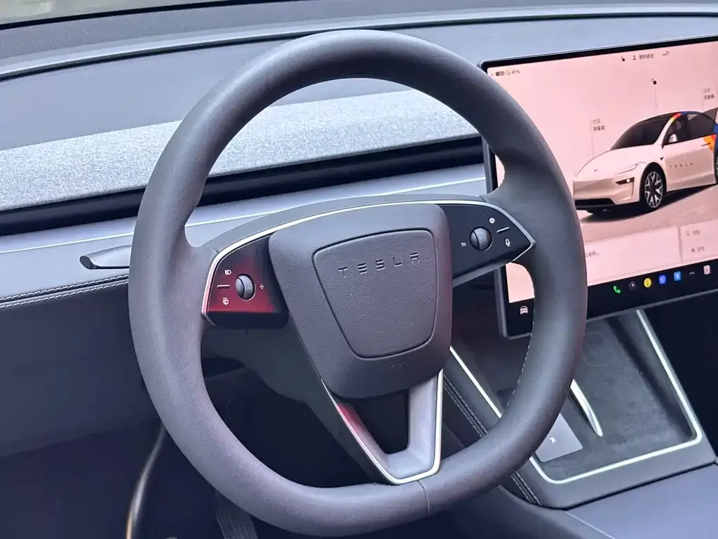 Tesla Model Y L — фото 9